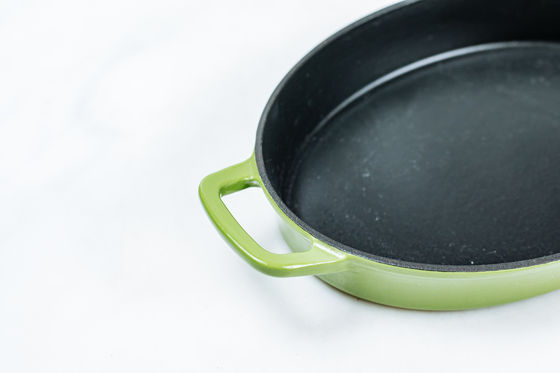 OEM Cast Iron Oval Baking Dish Easy lifting for Induction Stove tops