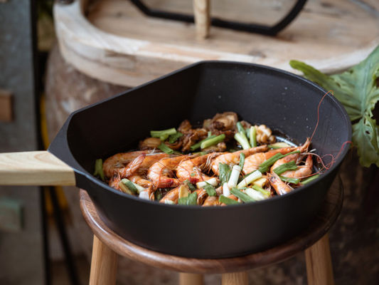 OEM SGS 10Inch Cast Iron Skillet Aluminum Frying Pan For High Heat Cooking
