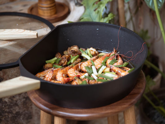 OEM SGS 10Inch Cast Iron Skillet Aluminum Frying Pan For High Heat Cooking